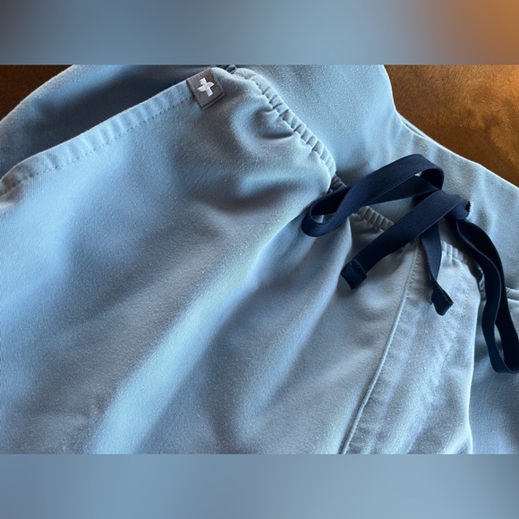 FIGS Women’s Limited Edition “Dusty Blue” Scrub Set |Jogger High Waisted | Small - Picture 6 of 14